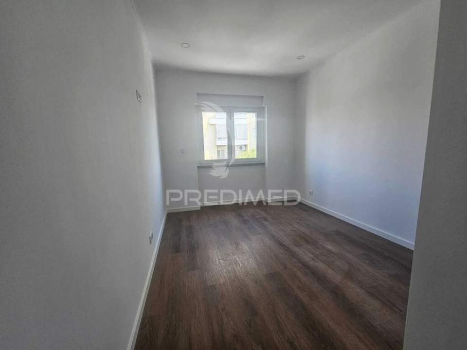 Apartamento T2 para Venda em Venteira Foto 16