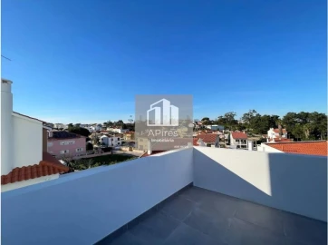 Moradia T3 para Venda em Charneca de Caparica e Sobreda
