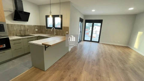 Moradia T3 para Venda em Charneca de Caparica e Sobreda