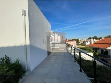 Moradia T3 para Venda em Charneca de Caparica e Sobreda
