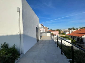 Moradia T3 para Venda em Charneca de Caparica e Sobreda