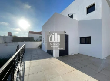 Moradia T3 para Venda em Charneca de Caparica e Sobreda