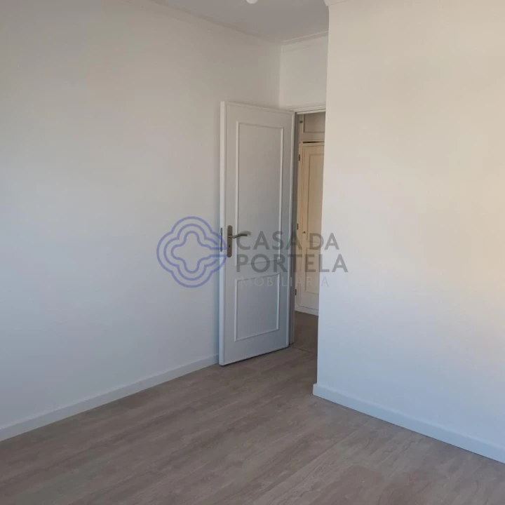 Apartamento T2 para Venda em Canelas Foto 3
