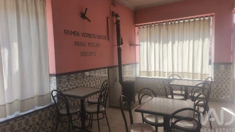 Prédio para Venda em Santa Ovaia e Vila Pouca da Beira