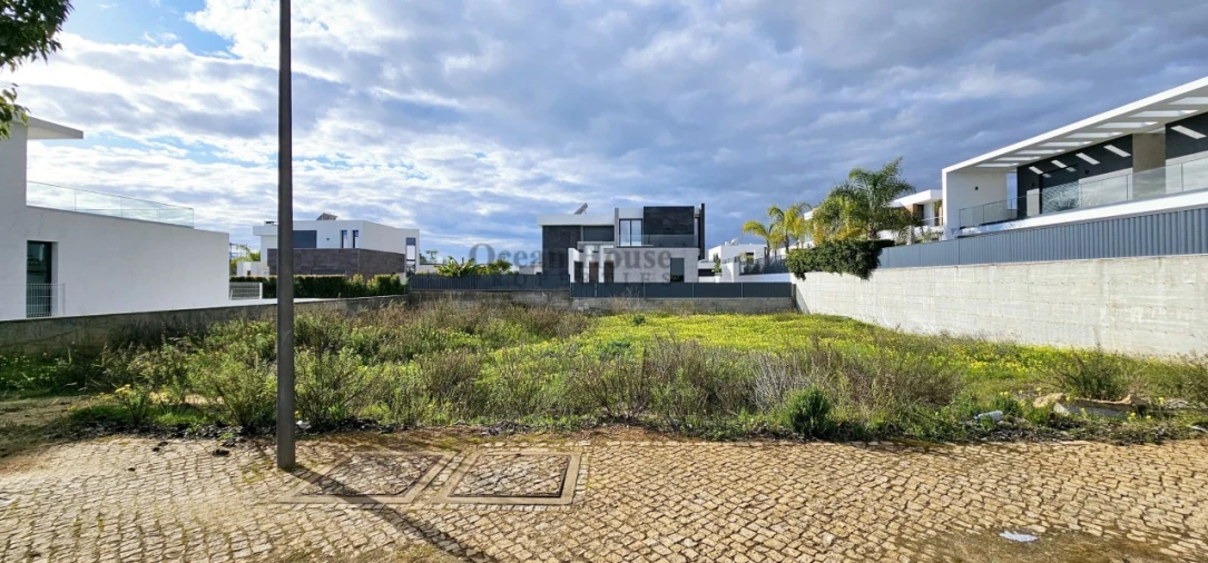 Terreno para Venda em Quarteira Foto 2