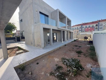 Moradia T3 para Venda em São Domingos de Rana