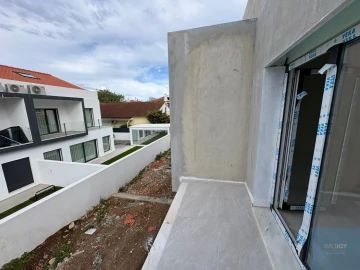 Moradia T3 para Venda em São Domingos de Rana