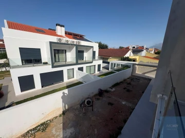 Moradia T3 para Venda em São Domingos de Rana