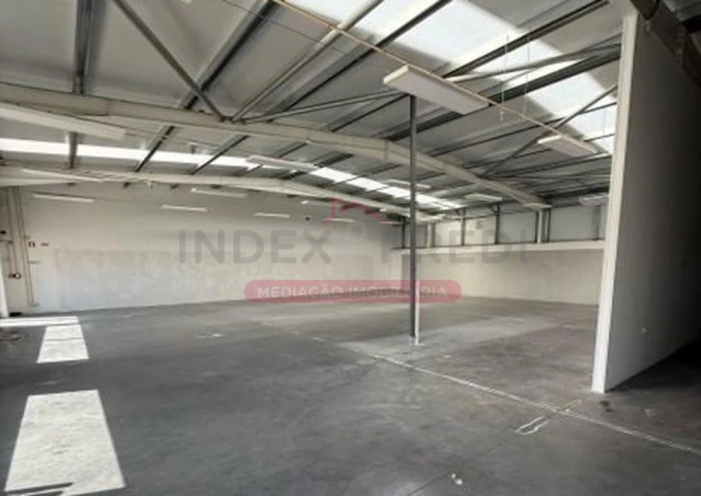Armazém para Venda em Vila Franca das Naves e Feital Foto 1
