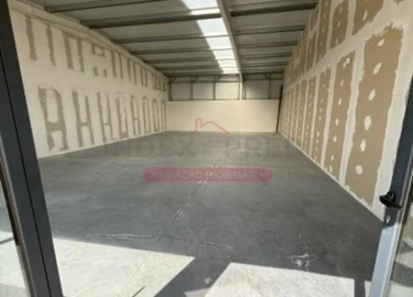 Armazém para Venda em Vila Franca das Naves e Feital