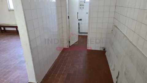 Armazém para Venda em Trancoso (São Pedro e Santa Maria) e Souto Maior