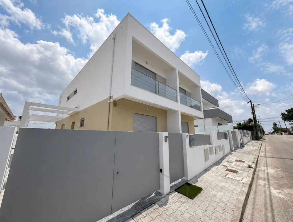 Moradia T3 para Venda em Fernao Ferro Foto 1