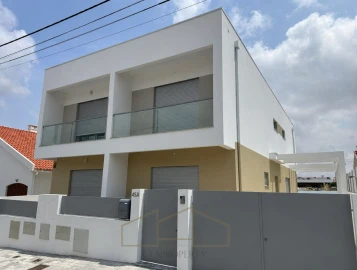Moradia T3 para Venda em Fernao Ferro