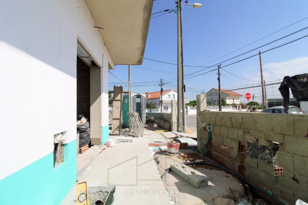 Moradia T4 para Venda em Fernao Ferro Foto 34