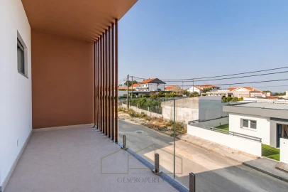 Moradia T4 para Venda em Fernao Ferro