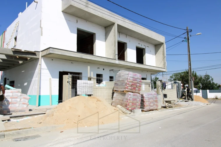 Moradia T4 para Venda em Fernao Ferro Foto 2
