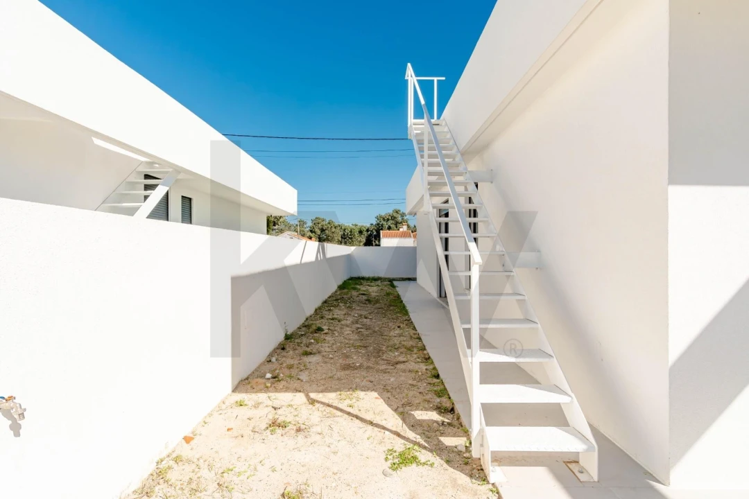 Moradia T3 para Venda em Fernao Ferro Foto 40