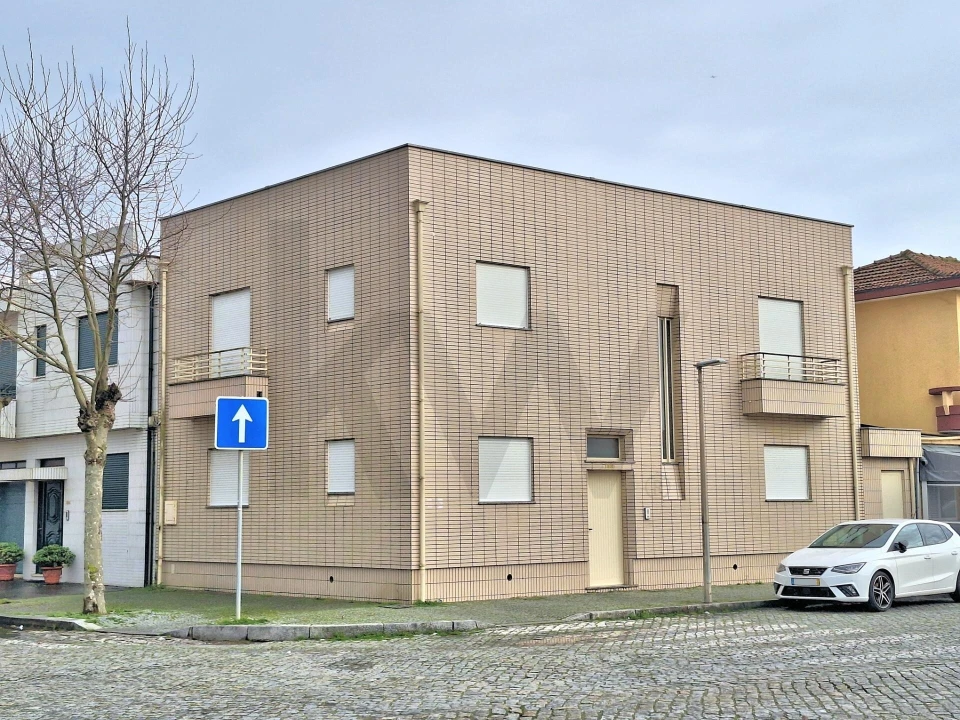 Moradia T6 para Arrendamento em Espinho Foto 2
