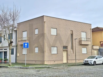 Moradia T6 para Arrendamento em Espinho
