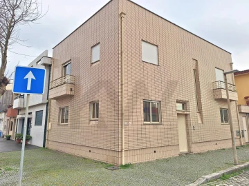 Moradia T6 para Arrendamento em Espinho