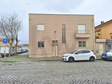 Moradia T6 para Arrendamento em Espinho