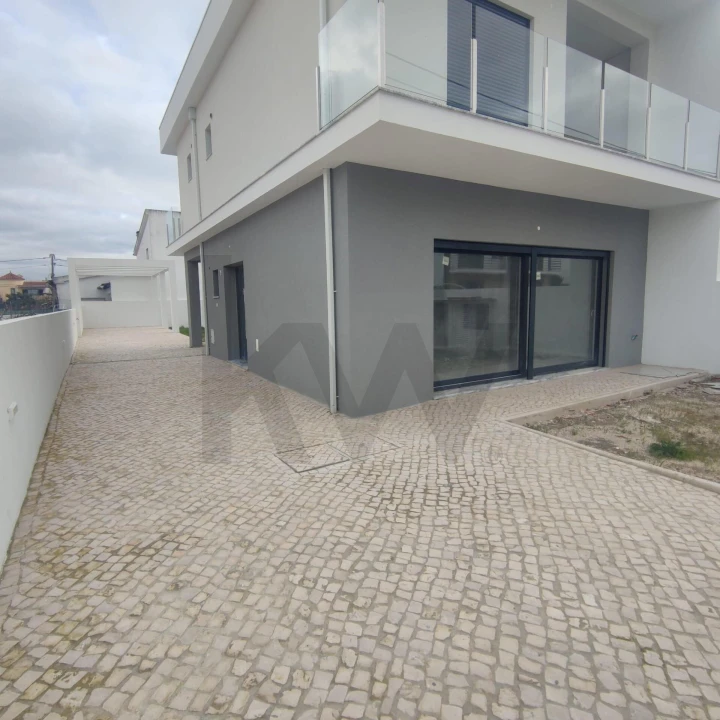 Moradia T4 para Venda em Fernao Ferro Foto 1