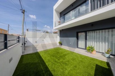 Moradia T4 para Venda em Fernao Ferro