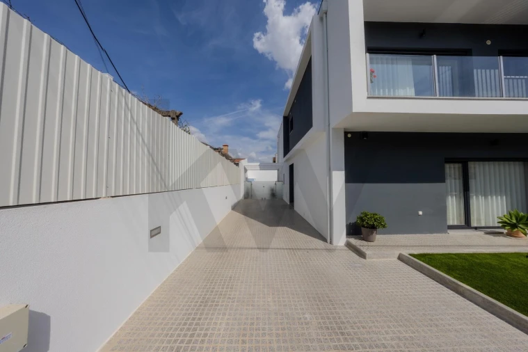 Moradia T4 para Venda em Fernao Ferro Foto 6