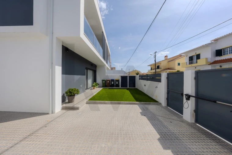 Moradia T4 para Venda em Fernao Ferro Foto 55