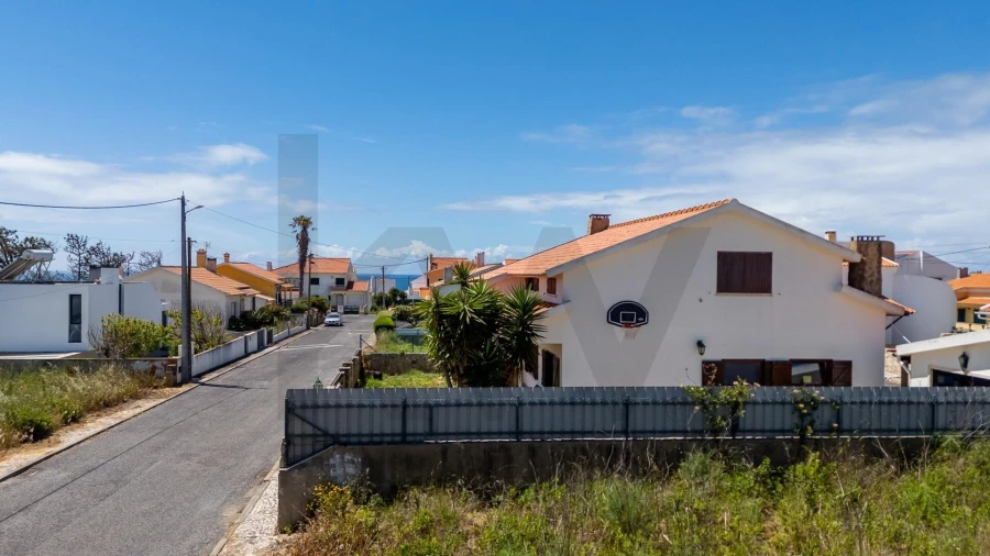 Moradia T3 para Venda em Encarnação Foto 51