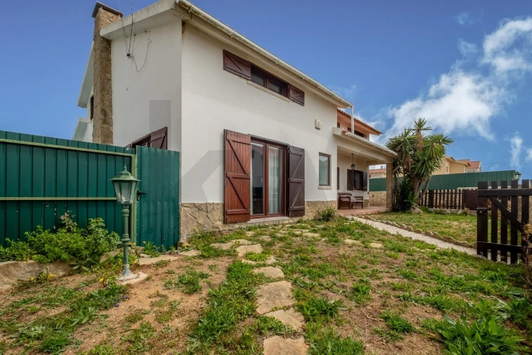 Moradia T3 para Venda em Encarnação Foto 45