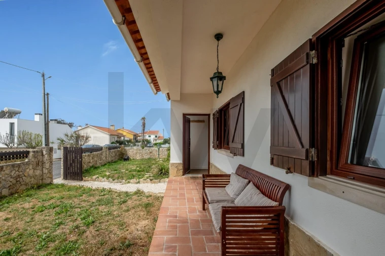 Moradia T3 para Venda em Encarnação Foto 42
