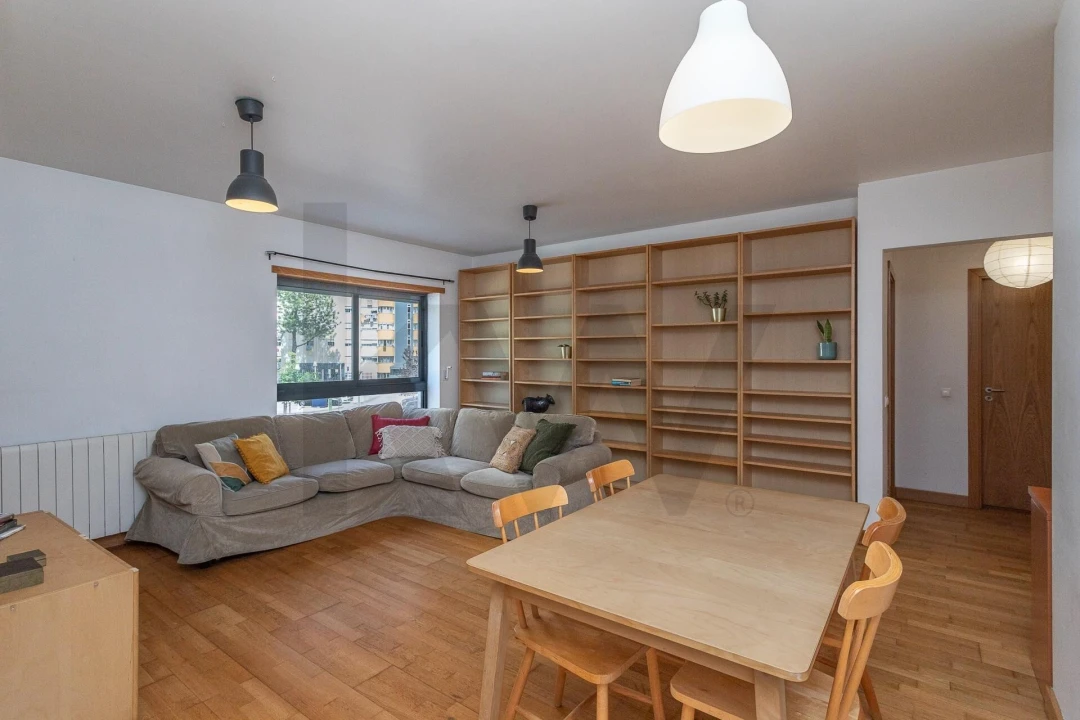 Apartamento T1 para Venda em Alvalade Foto 1
