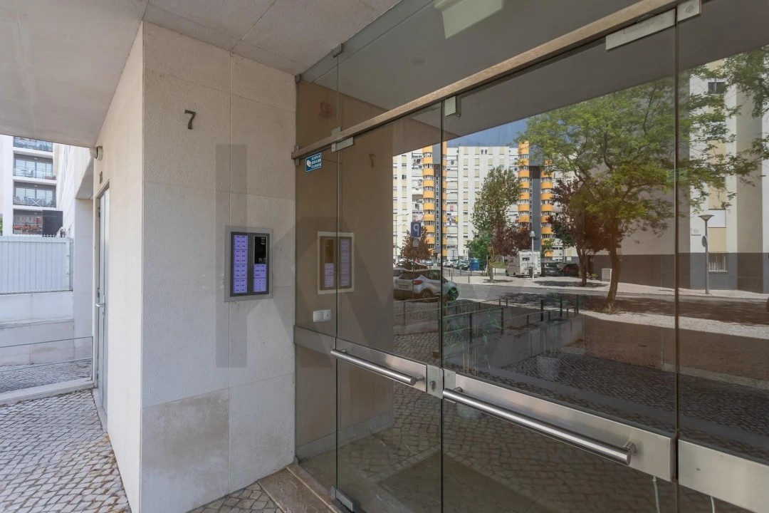 Apartamento T1 para Venda em Alvalade Foto 19