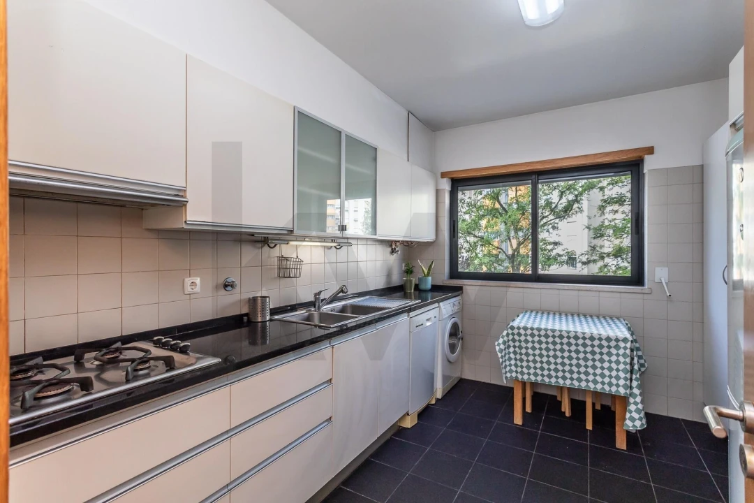 Apartamento T1 para Venda em Alvalade Foto 7