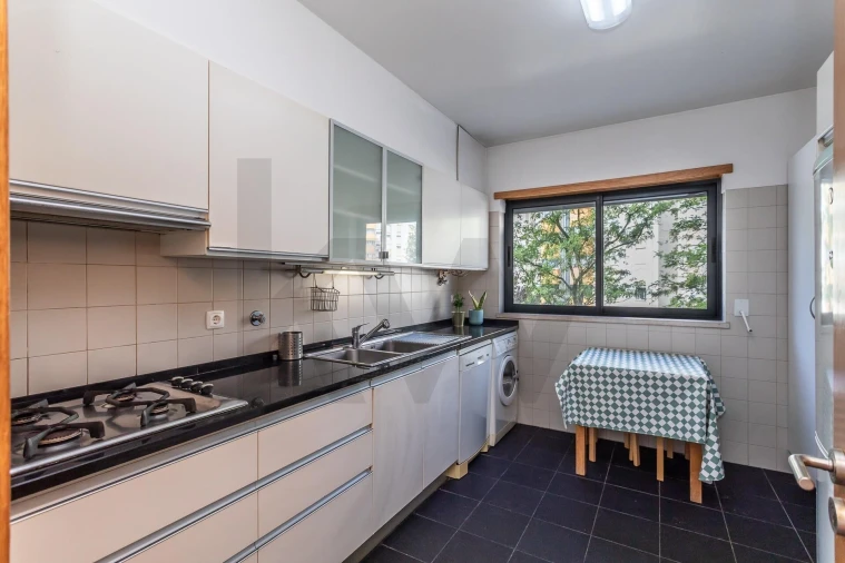 Apartamento T1 para Venda em Alvalade Foto 7