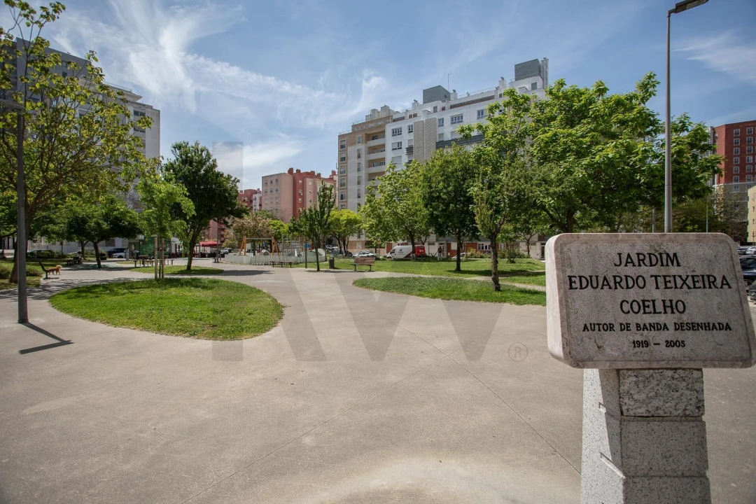 Apartamento T1 para Venda em Alvalade Foto 24