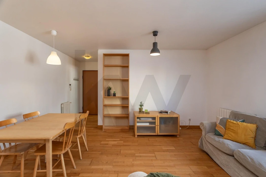 Apartamento T1 para Venda em Alvalade Foto 6