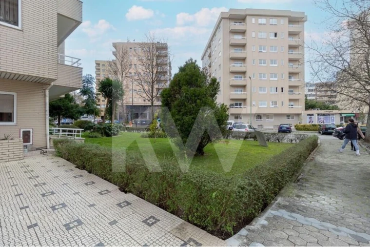 Apartamento T3 para Venda em Mafamude e Vilar do Paraíso Foto 24