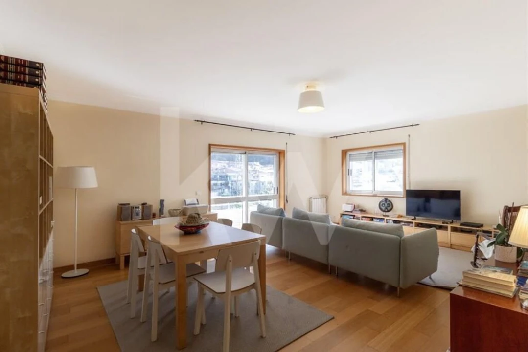 Apartamento T3 para Venda em Mafamude e Vilar do Paraíso Foto 1