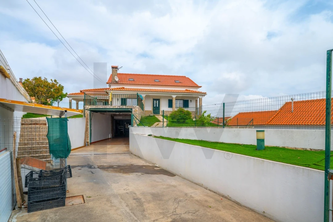 Moradia T5 para Venda em Venda do Pinheiro e Santo Estêvão das Galés Foto 3