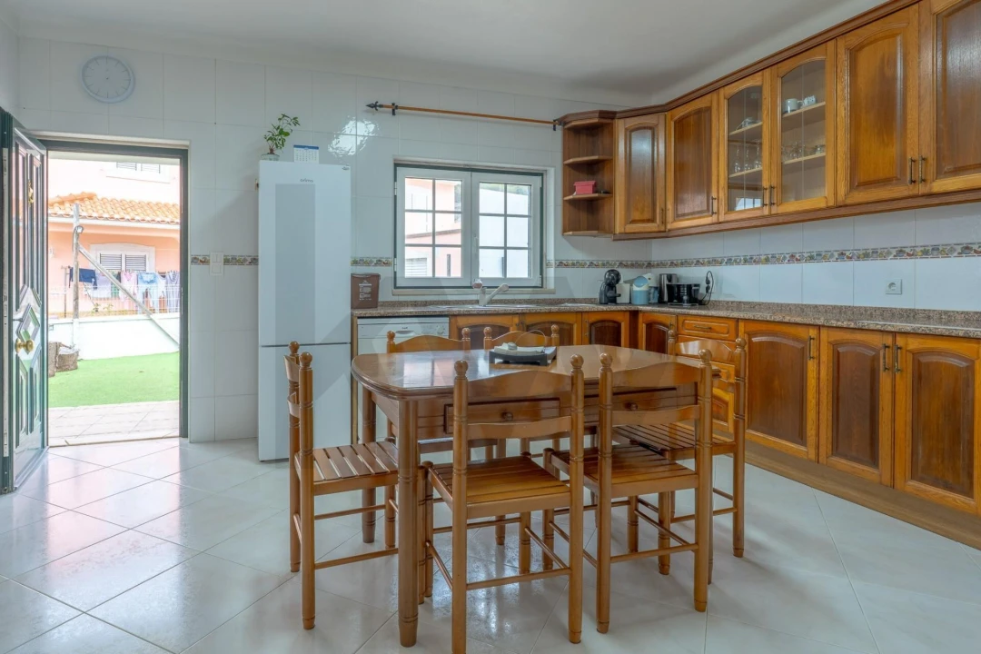Moradia T5 para Venda em Venda do Pinheiro e Santo Estêvão das Galés Foto 15