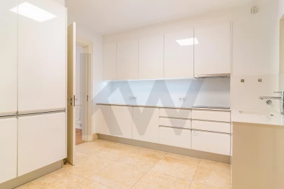Apartamento T2 para Arrendamento em Santo António