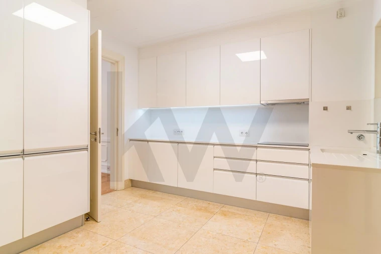 Apartamento T2 para Arrendamento em Santo António Foto 11