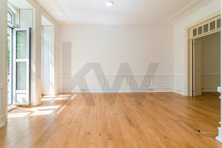 Apartamento T2 para Arrendamento em Santo António Foto 3