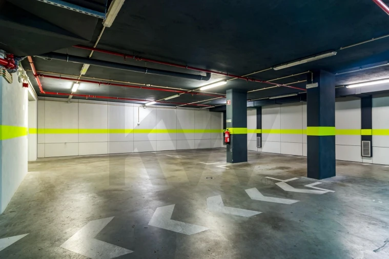 Apartamento T2 para Arrendamento em Santo António Foto 21
