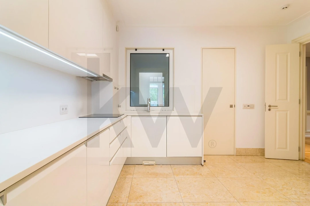 Apartamento T2 para Arrendamento em Santo António Foto 9