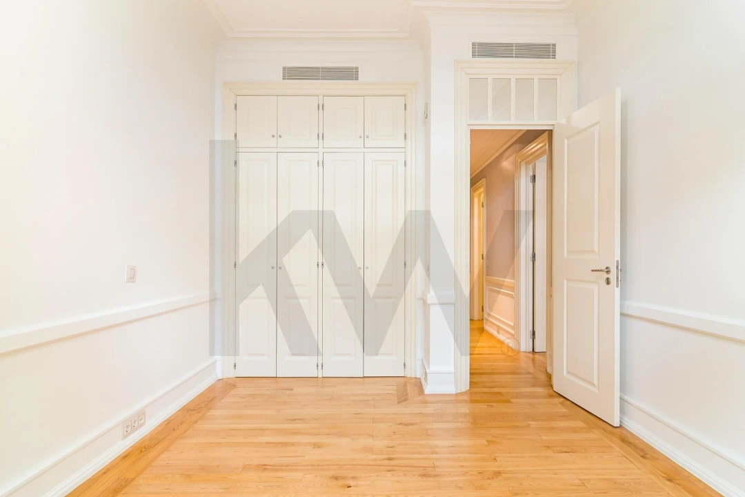 Apartamento T2 para Arrendamento em Santo António Foto 12