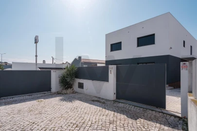 Moradia T5 para Venda em São Domingos de Rana
