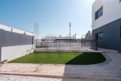 Moradia T5 para Venda em São Domingos de Rana